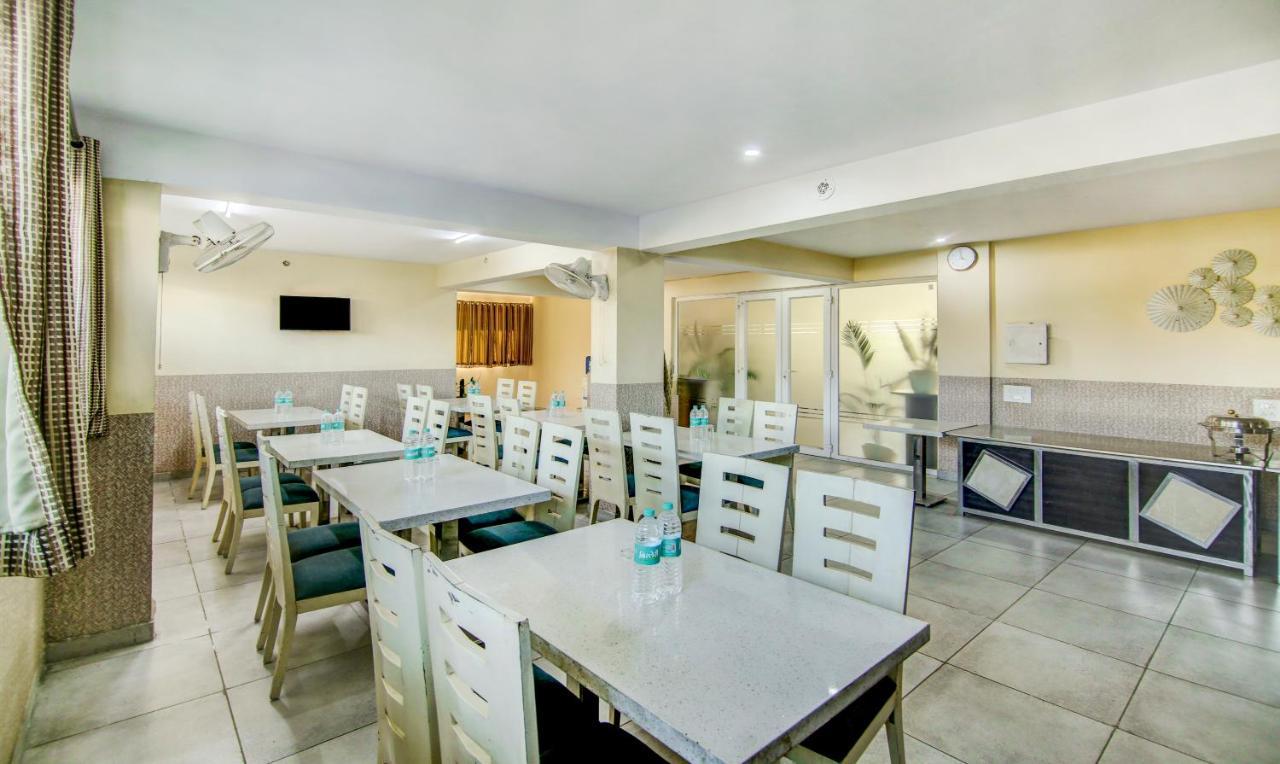 Treebo Trend Blooms Premium Hotel Gurgaon Ngoại thất bức ảnh
