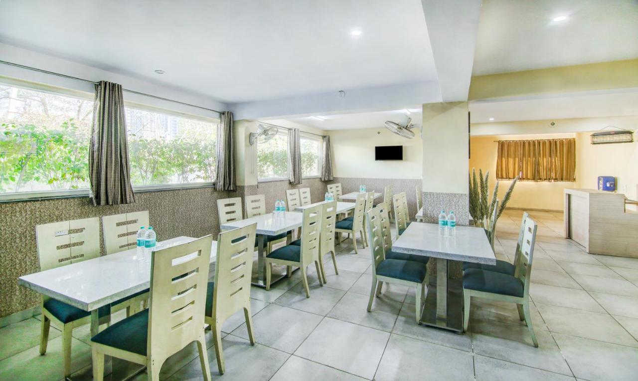 Treebo Trend Blooms Premium Hotel Gurgaon Ngoại thất bức ảnh