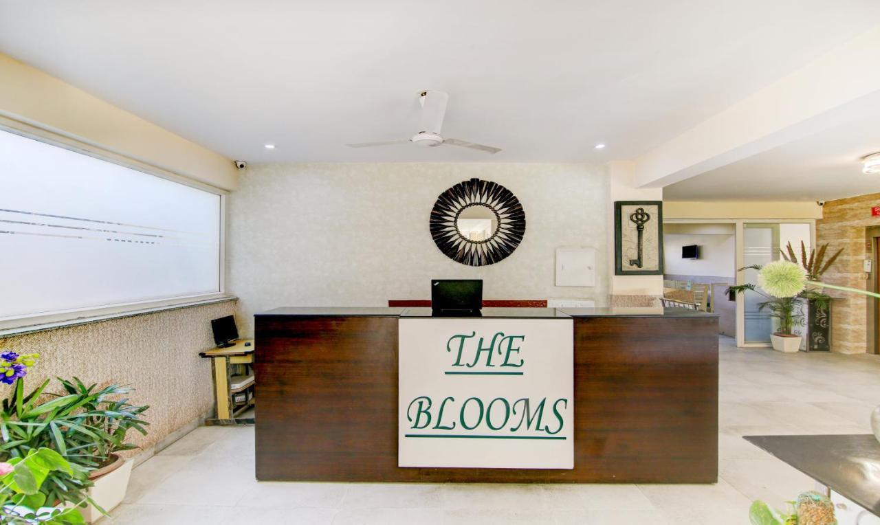 Treebo Trend Blooms Premium Hotel Gurgaon Ngoại thất bức ảnh