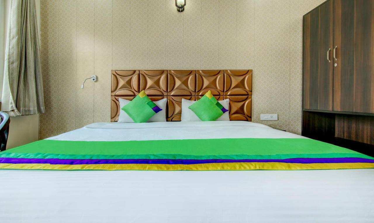 Treebo Trend Blooms Premium Hotel Gurgaon Ngoại thất bức ảnh