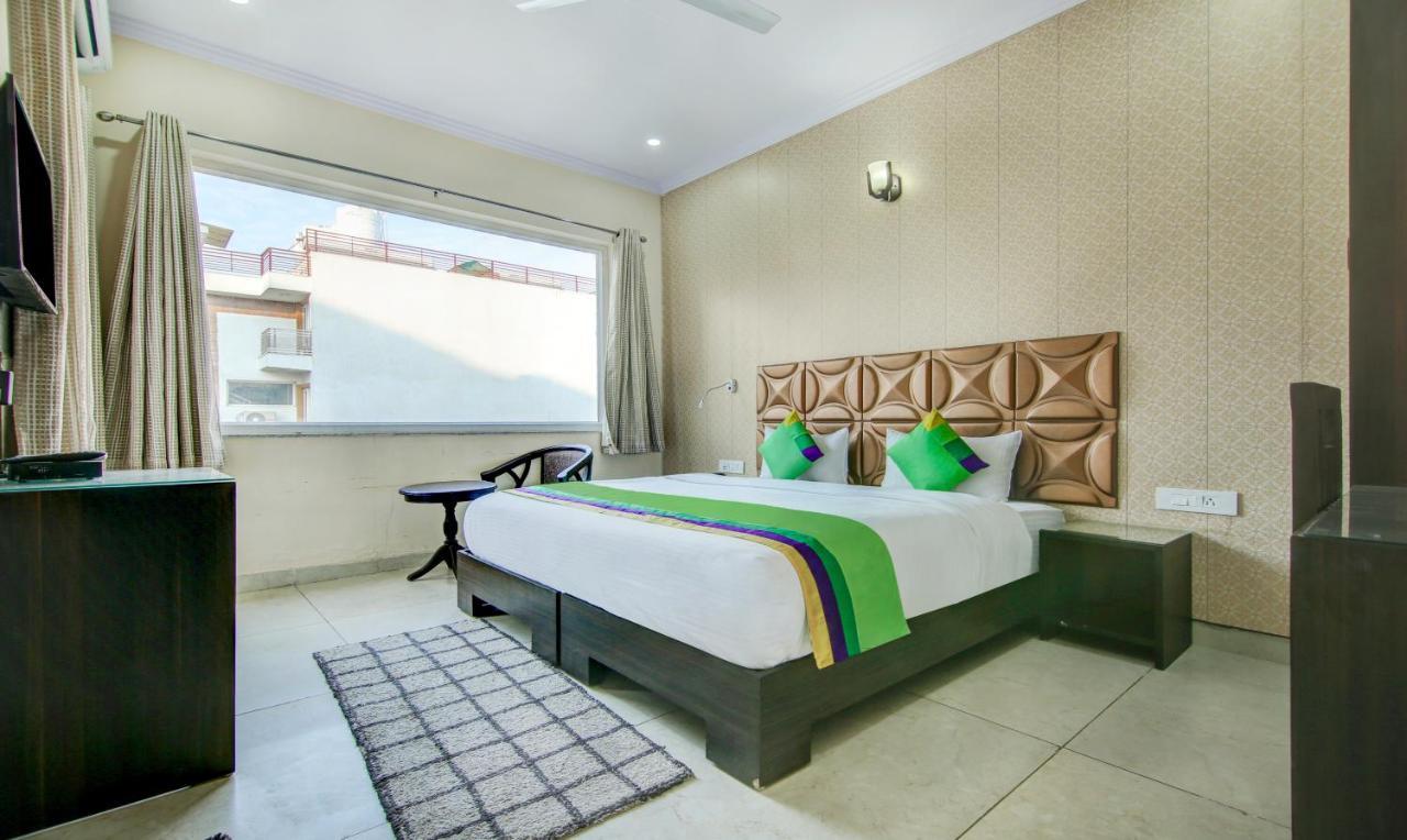 Treebo Trend Blooms Premium Hotel Gurgaon Ngoại thất bức ảnh