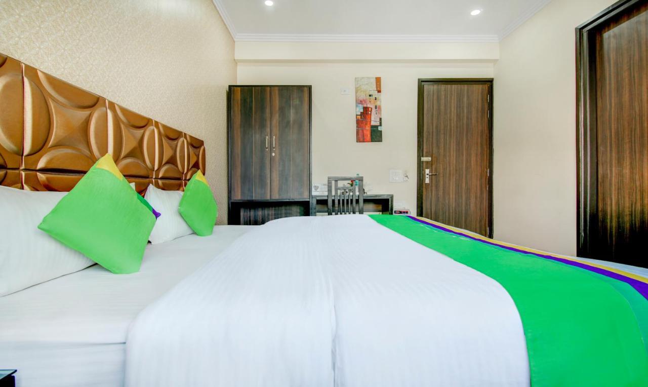 Treebo Trend Blooms Premium Hotel Gurgaon Ngoại thất bức ảnh