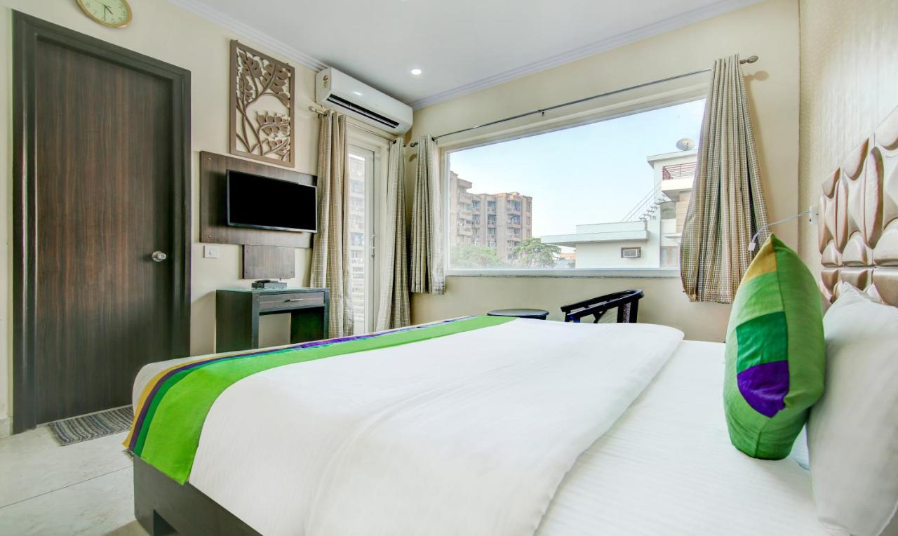 Treebo Trend Blooms Premium Hotel Gurgaon Ngoại thất bức ảnh