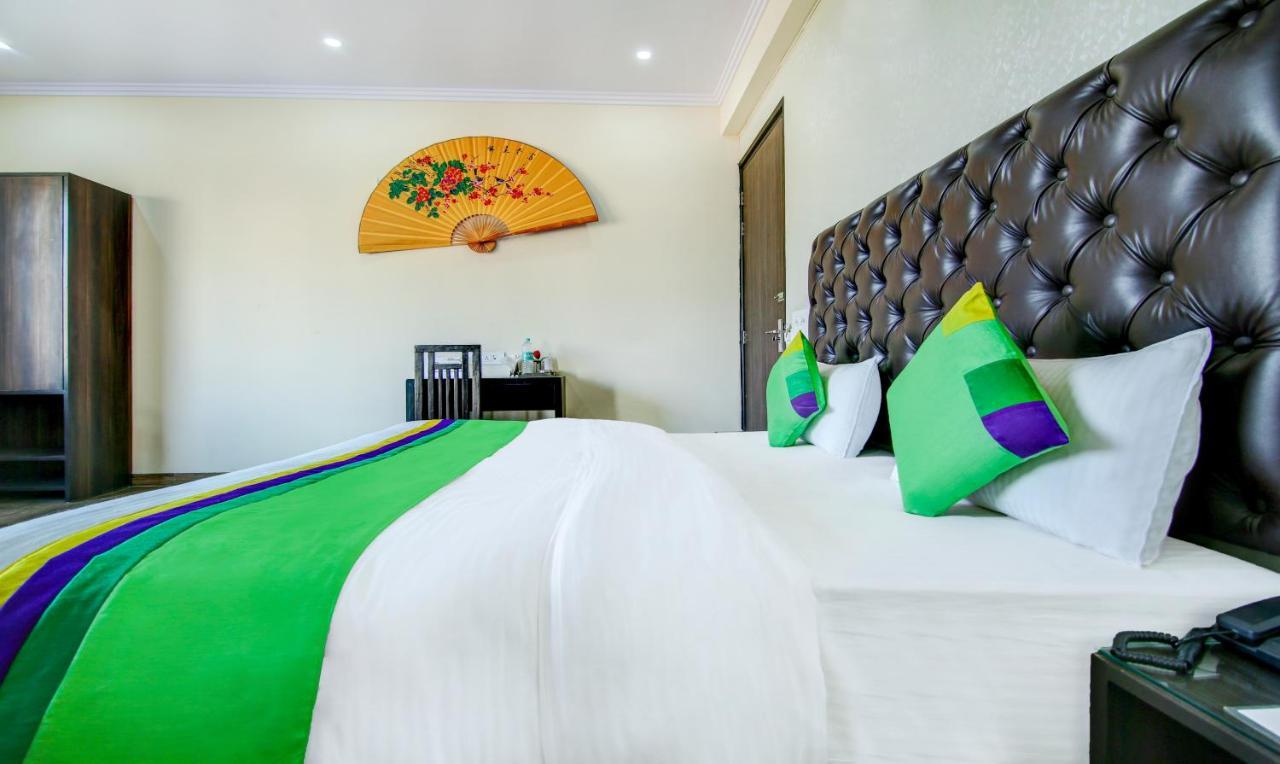 Treebo Trend Blooms Premium Hotel Gurgaon Ngoại thất bức ảnh