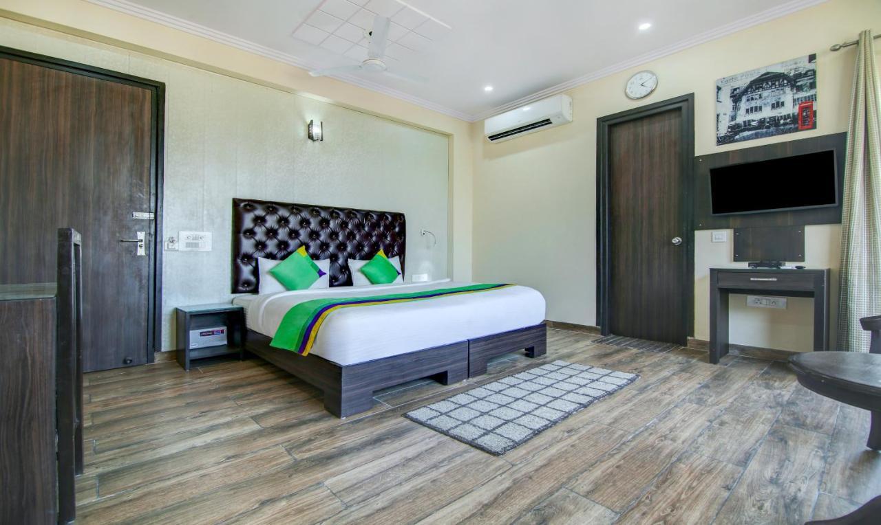 Treebo Trend Blooms Premium Hotel Gurgaon Ngoại thất bức ảnh
