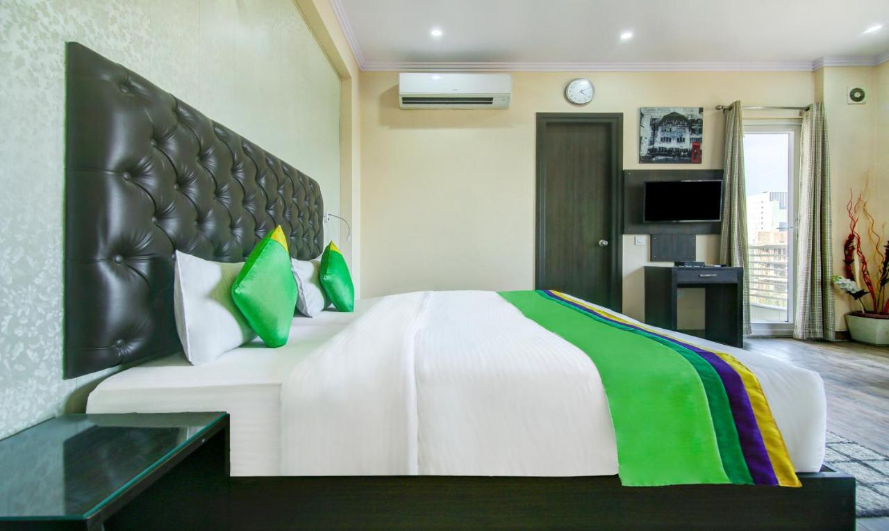 Treebo Trend Blooms Premium Hotel Gurgaon Ngoại thất bức ảnh