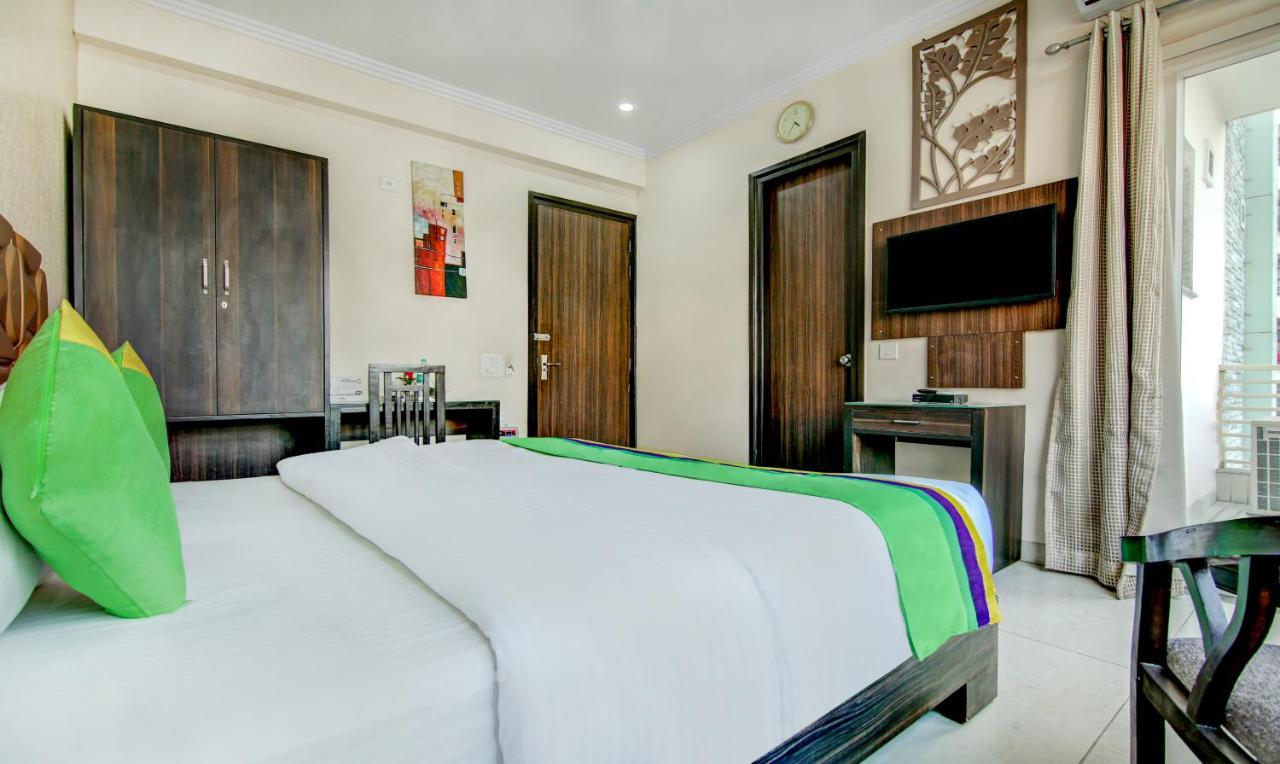 Treebo Trend Blooms Premium Hotel Gurgaon Ngoại thất bức ảnh
