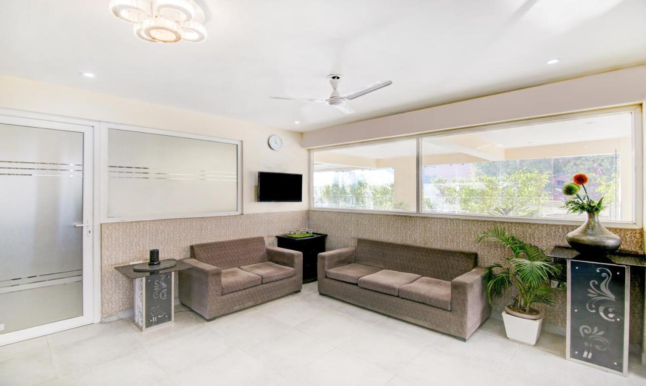 Treebo Trend Blooms Premium Hotel Gurgaon Ngoại thất bức ảnh