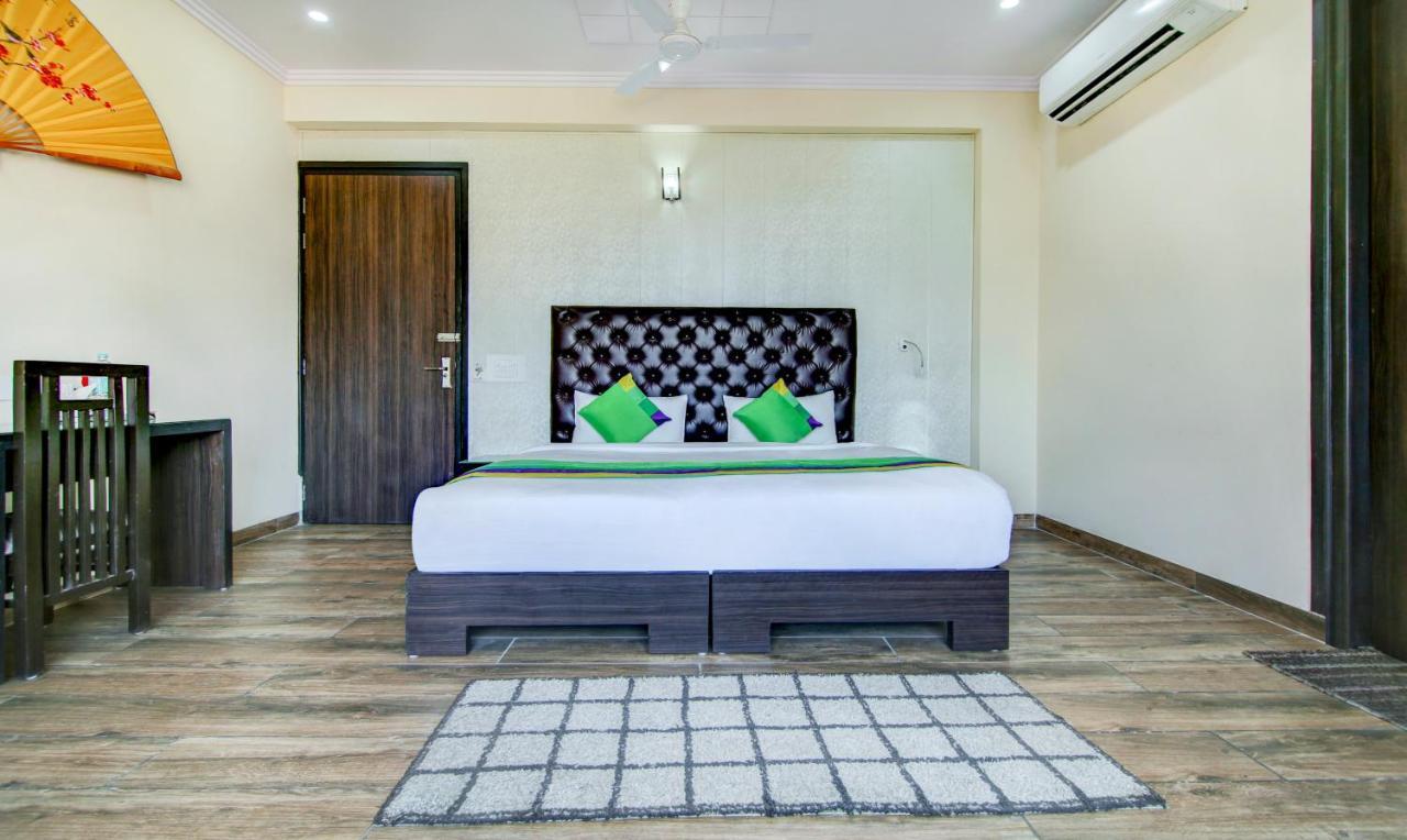 Treebo Trend Blooms Premium Hotel Gurgaon Ngoại thất bức ảnh